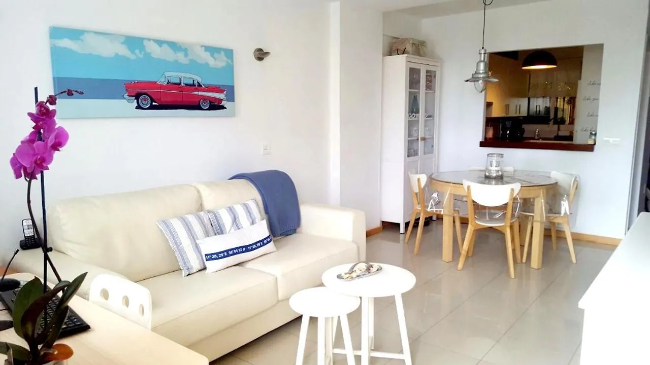 Elegant Apartment In Marbella 80 M² With Shared Pool
